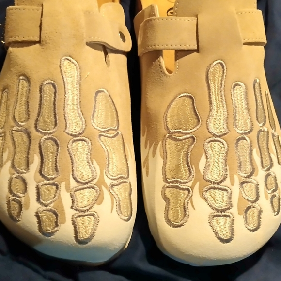 Octavious Marks Custom “Fish Bone” Birkenstock Boston Clogs - Picture 6 of 10